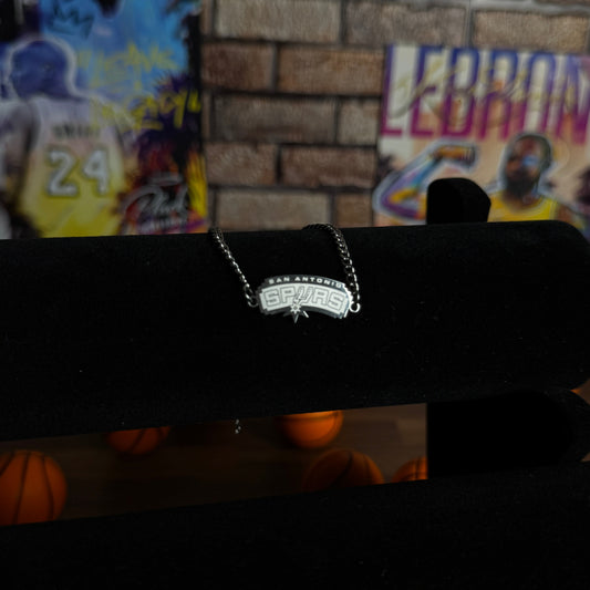 Spurs necklace
